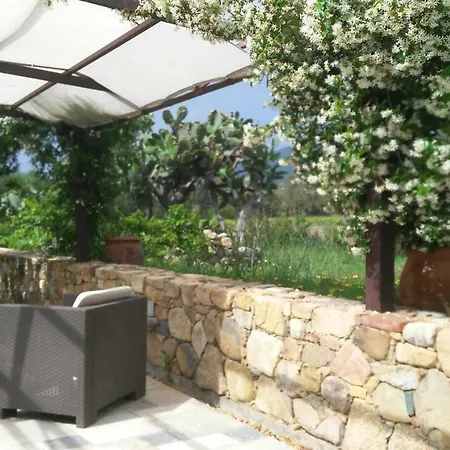 Bed & Breakfast Casale Diletta Castiadas